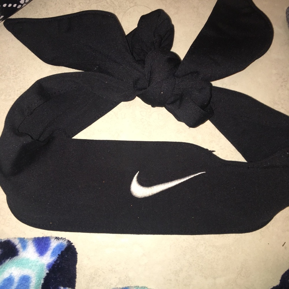 Black nike headband
